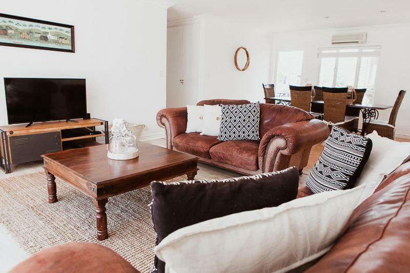 One On Gray Apartment Knysna Esterno foto
